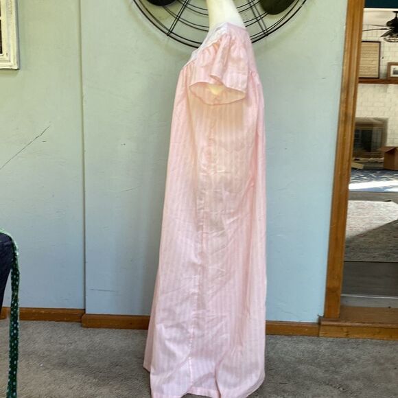 Vintage Komar Pink and White Nightgown - Picture 3 of 8